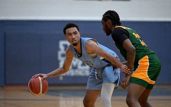 Jaydan Smith dribbling a basketball